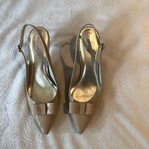 Lily Pulitzer women’s Natural Kat Kitten Heel